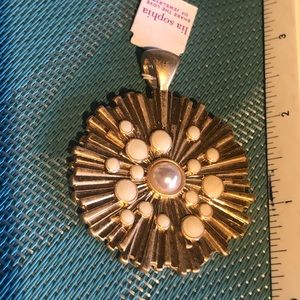 Gold and pearl pendant
